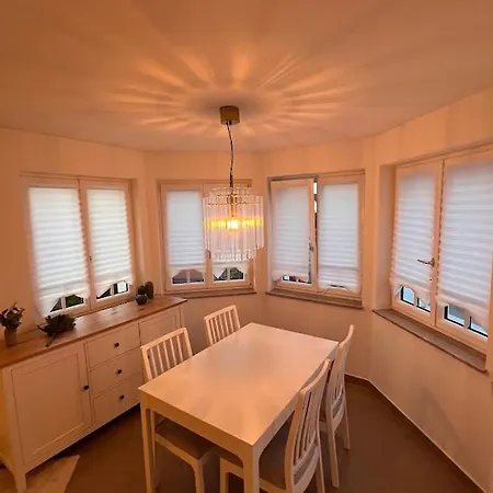 아파트 Grosses 74m2 Mit Balkon & Parkplatz - Steakhouse Esmeralda Ebersbach-Musbach